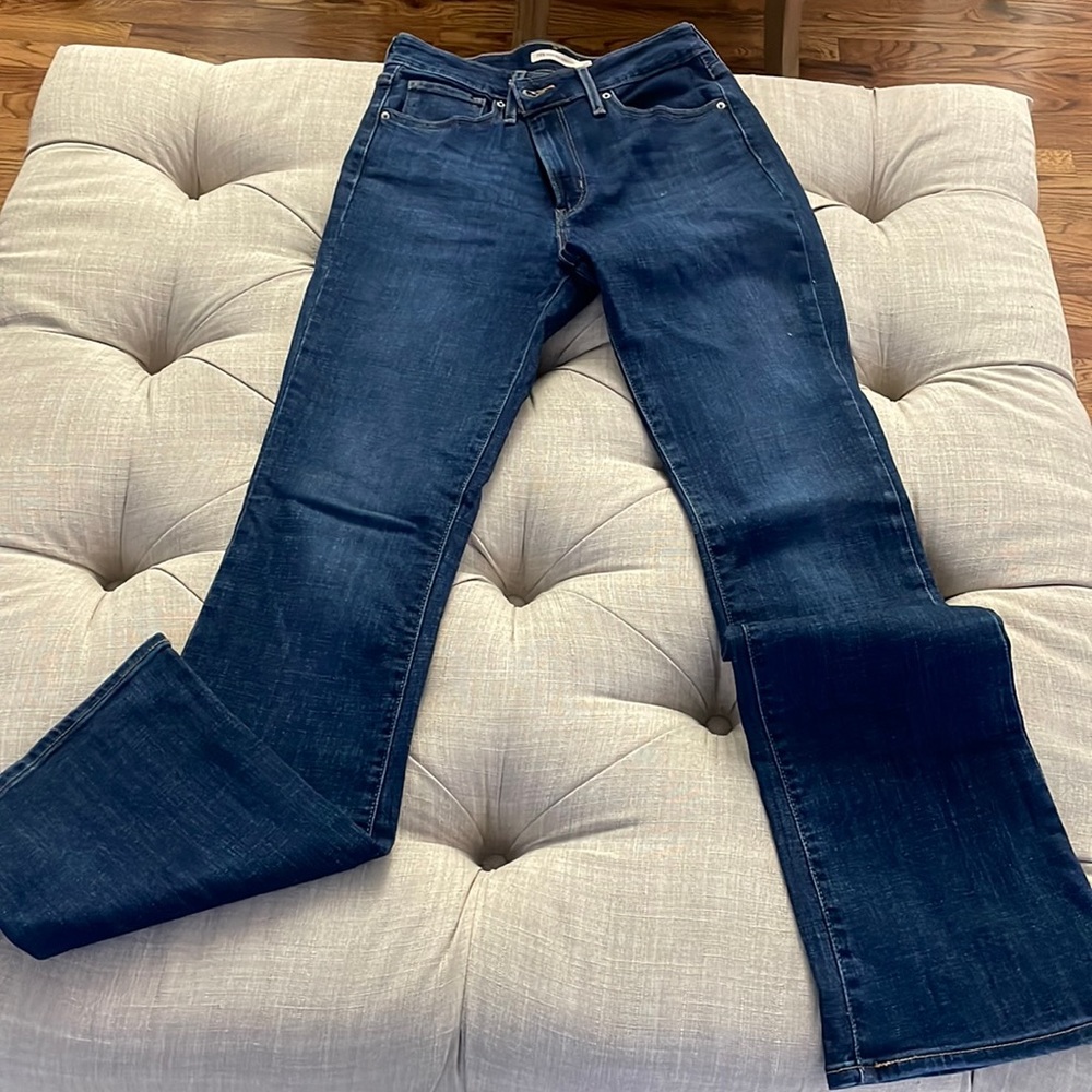 Levi 725 High Rise Bootcut Jeans